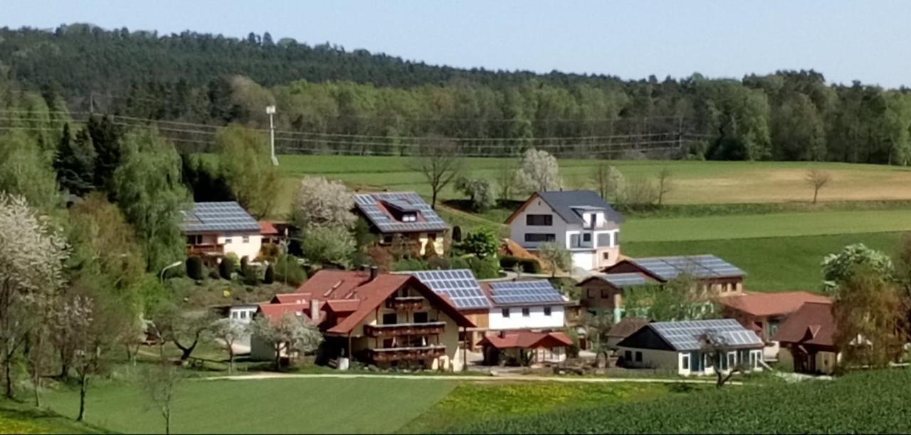 Apartment Mit Gartenblick Eckersdorf ภายนอก รูปภาพ