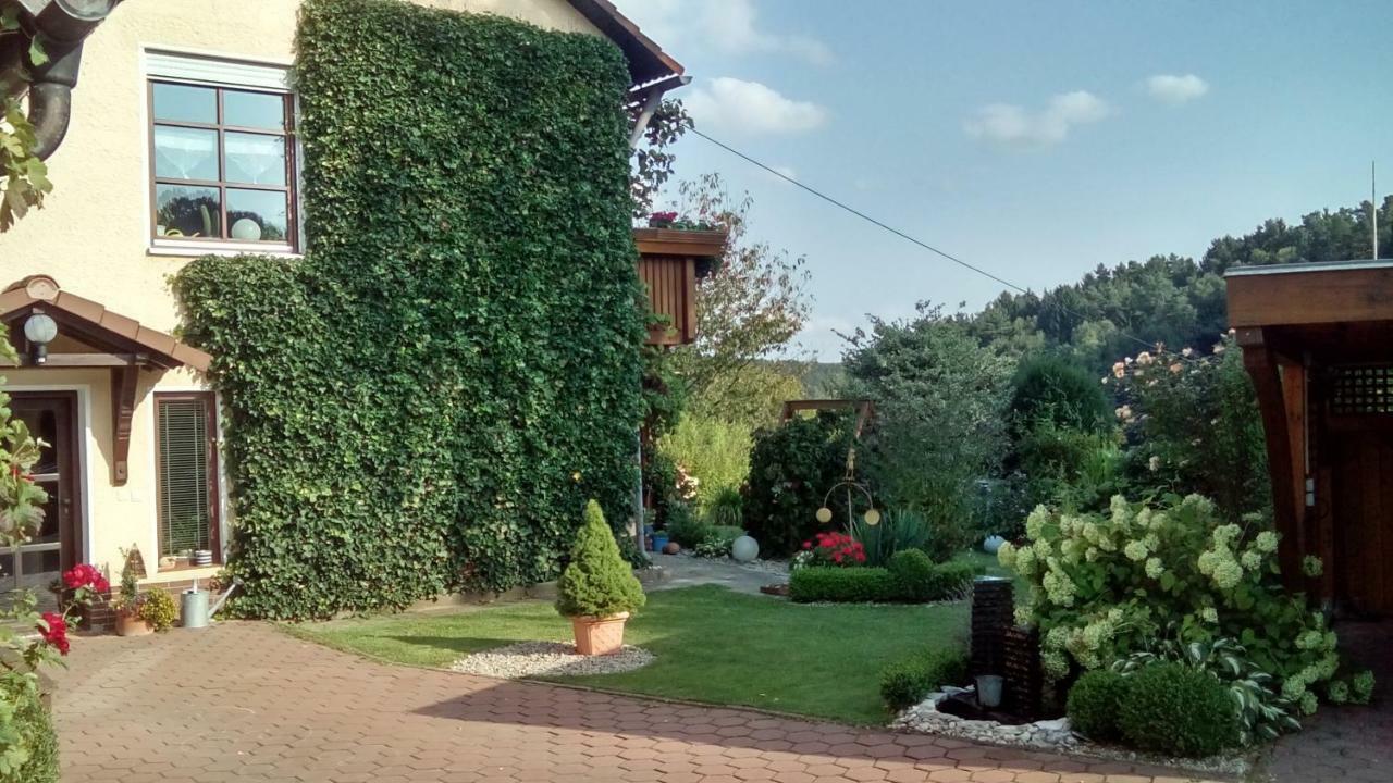Apartment Mit Gartenblick Eckersdorf ภายนอก รูปภาพ